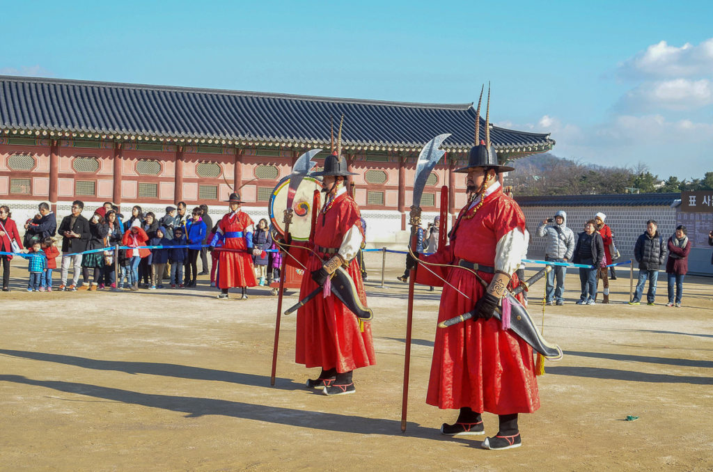 changing of guards ceremony in Gyeongbukgung Palace