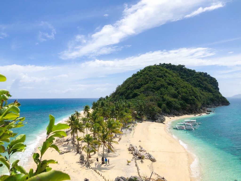 picture of Cabugao Gamay Island from the viewing deck