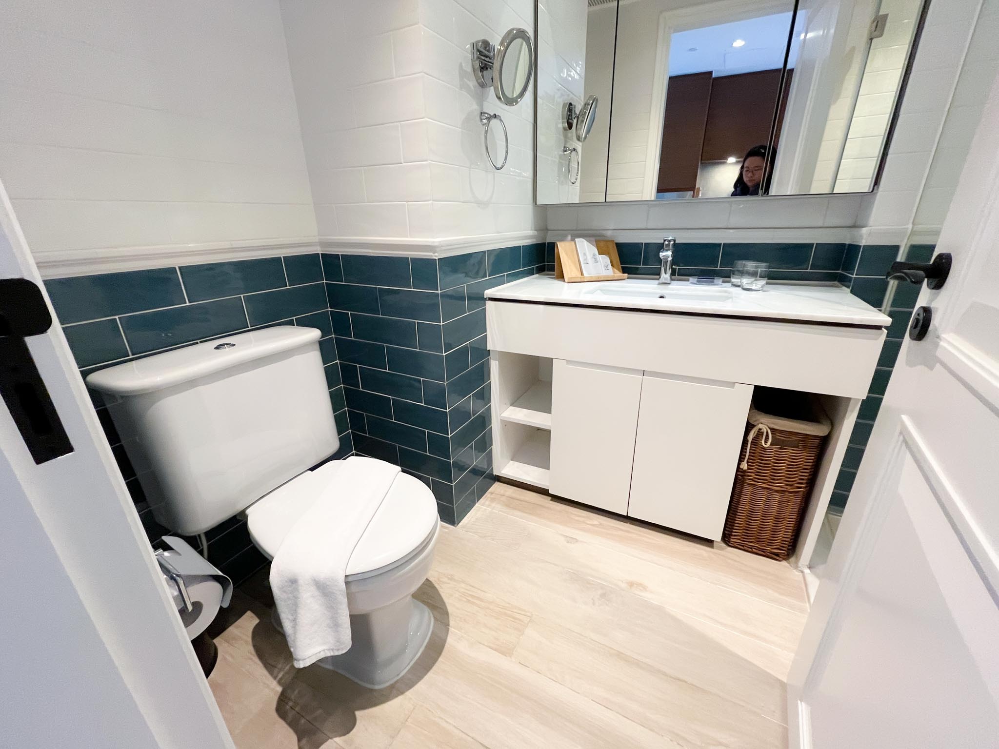 toilet and bath at Little Tai Hang